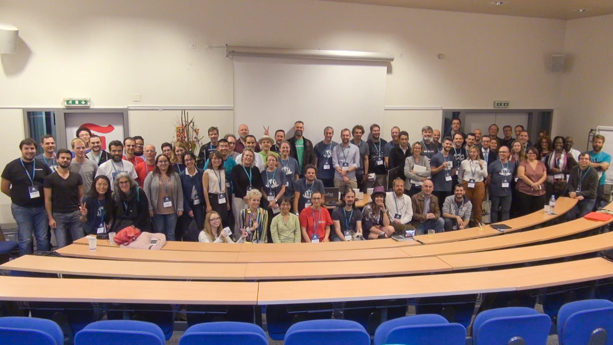 Wordcamp Lausanne 3 October 2018 attendees group photo by Benjamin Genevay